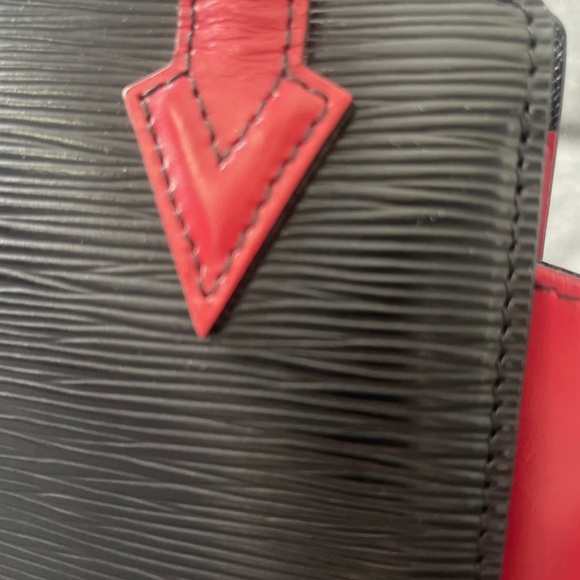 HP 🎉🥳🥳 Rare Louis Vuitton Varenne Epi leather Red Black Louis Vuitton handbag - Picture 13 of 17